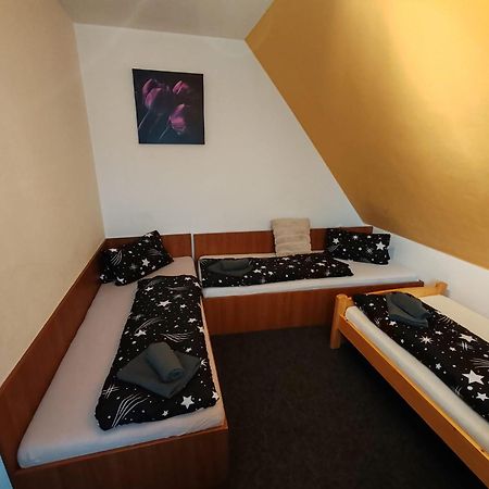 Restaurace A Penzion Lutena Dolni Lutyne Buitenkant foto