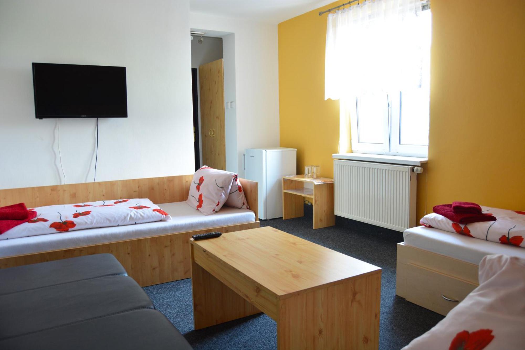 Restaurace A Penzion Lutena Dolni Lutyne Buitenkant foto