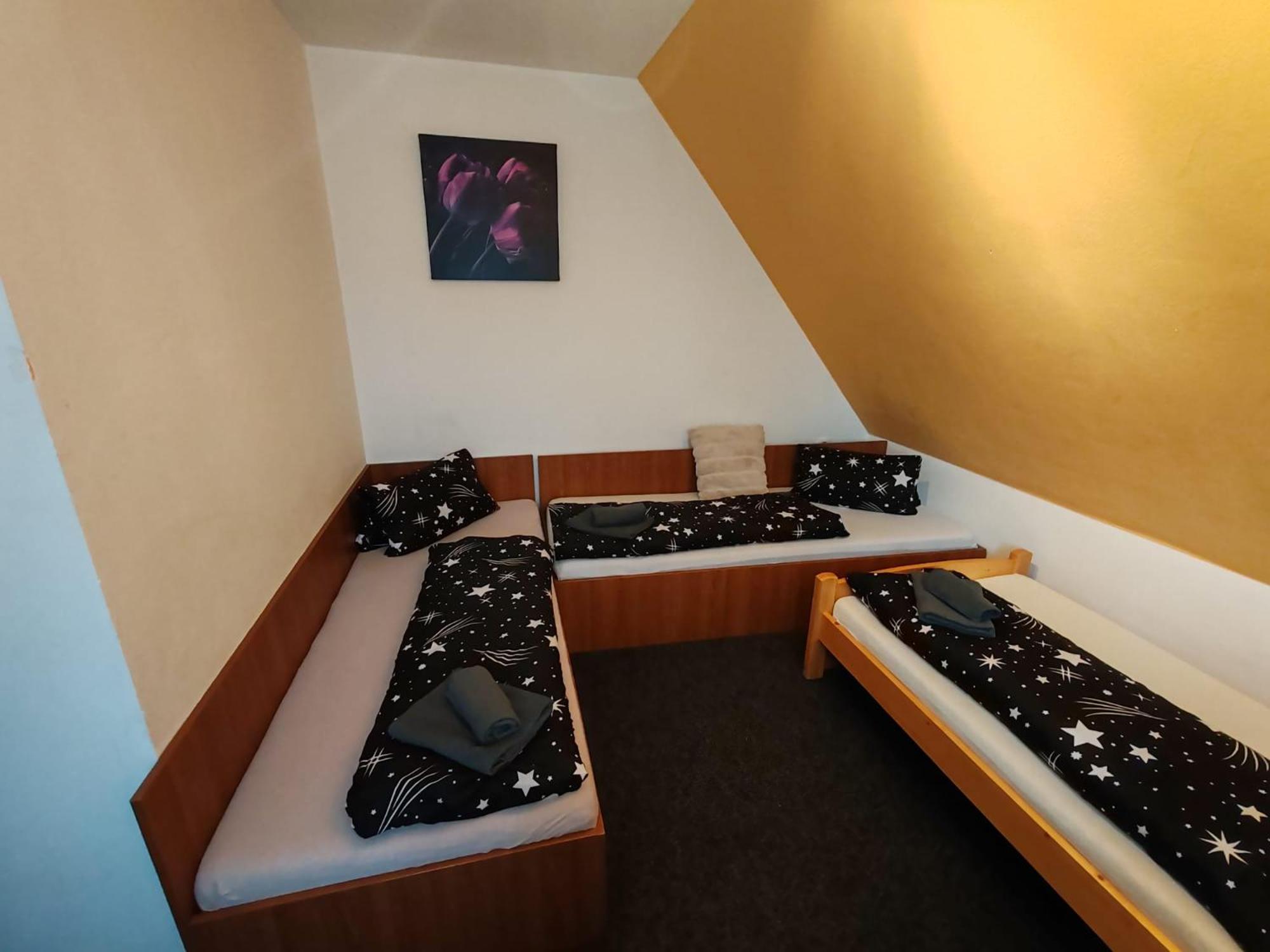 Restaurace A Penzion Lutena Dolni Lutyne Buitenkant foto