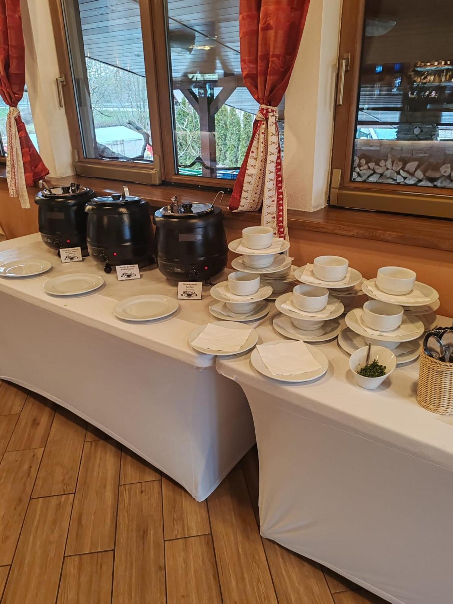 Restaurace A Penzion Lutena Dolni Lutyne Buitenkant foto